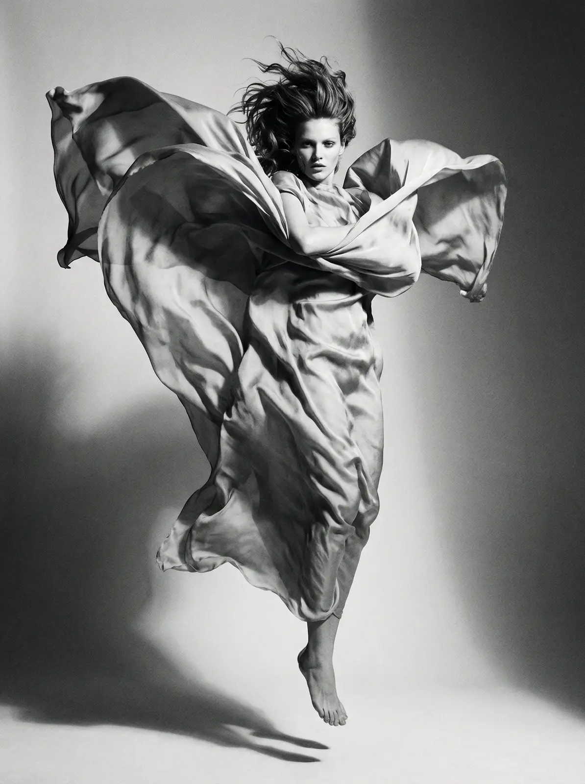 林太一 灵感橱窗 流动面料艺术摄影
